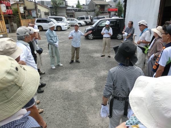 2456-12.8.6えんま堂美化　多賀さの事前説明と皆さん.jpg